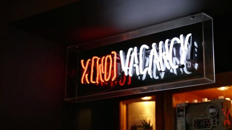 Jasa Neon Box dan Huruf Timbul Murah